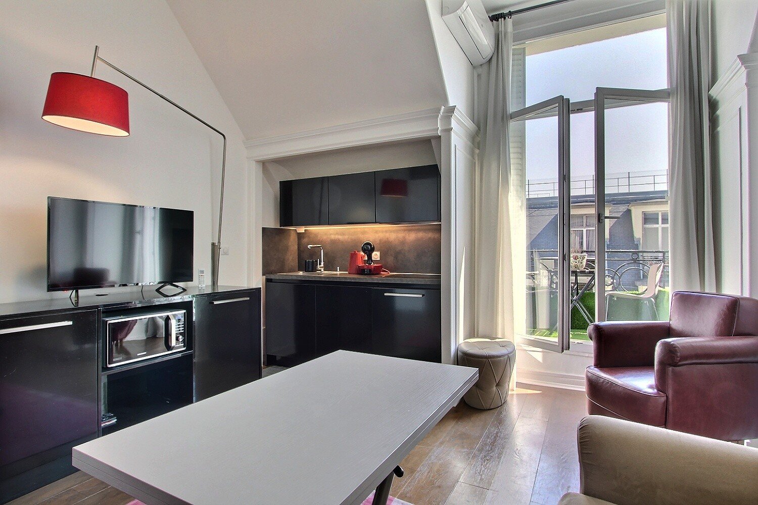 1 bedroom apartment rental in Paris, Avenue des Champs-Élysées
